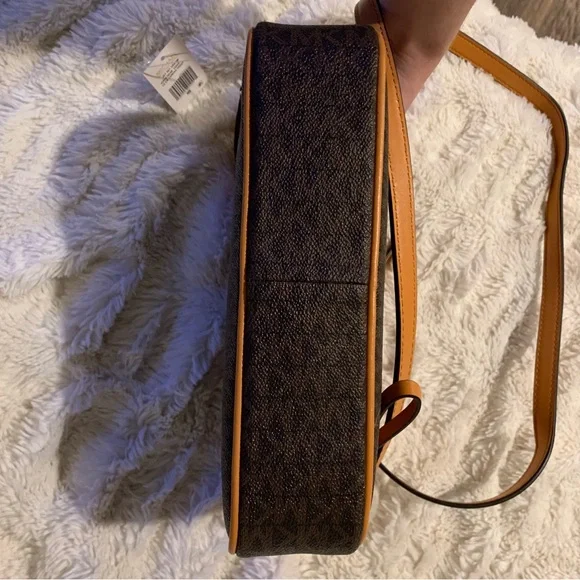 Michael Kors Jet Set Crossbody Bag - Picture 6 of 8